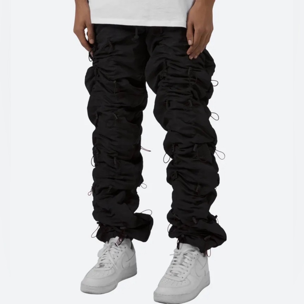 NWOT- MNML
Bungee Cord Pants - Black/Black